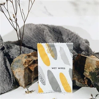 Kostea pehmopaperi kasvoille